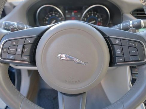 Used 2020 Jaguar XF Premium image 26