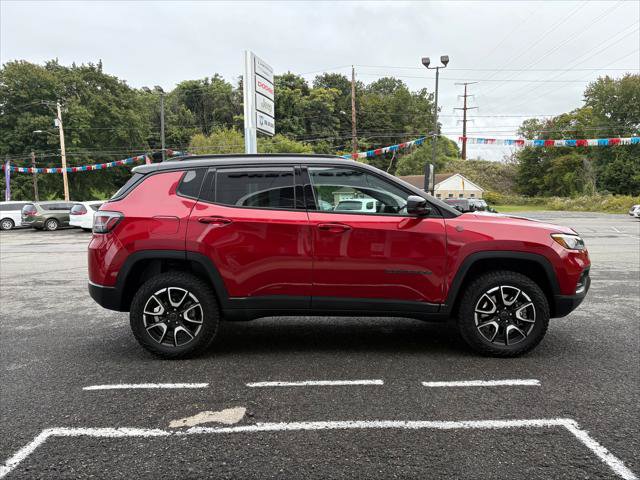 Certified 2025 Jeep Compass Trailhawk w/ Trailhawk Elite Group AWD/4WD image 6