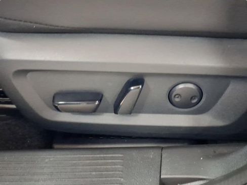 Used 2025 Nissan Rogue SL image 18