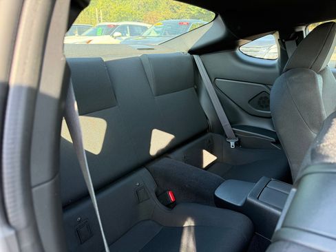 Used 2023 Toyota GR86 Base w/ ALL Weather Mat Package (TMS) image 19
