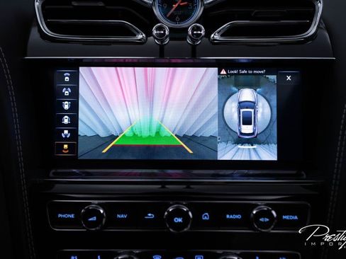 Used 2022 Bentley Bentayga image 60