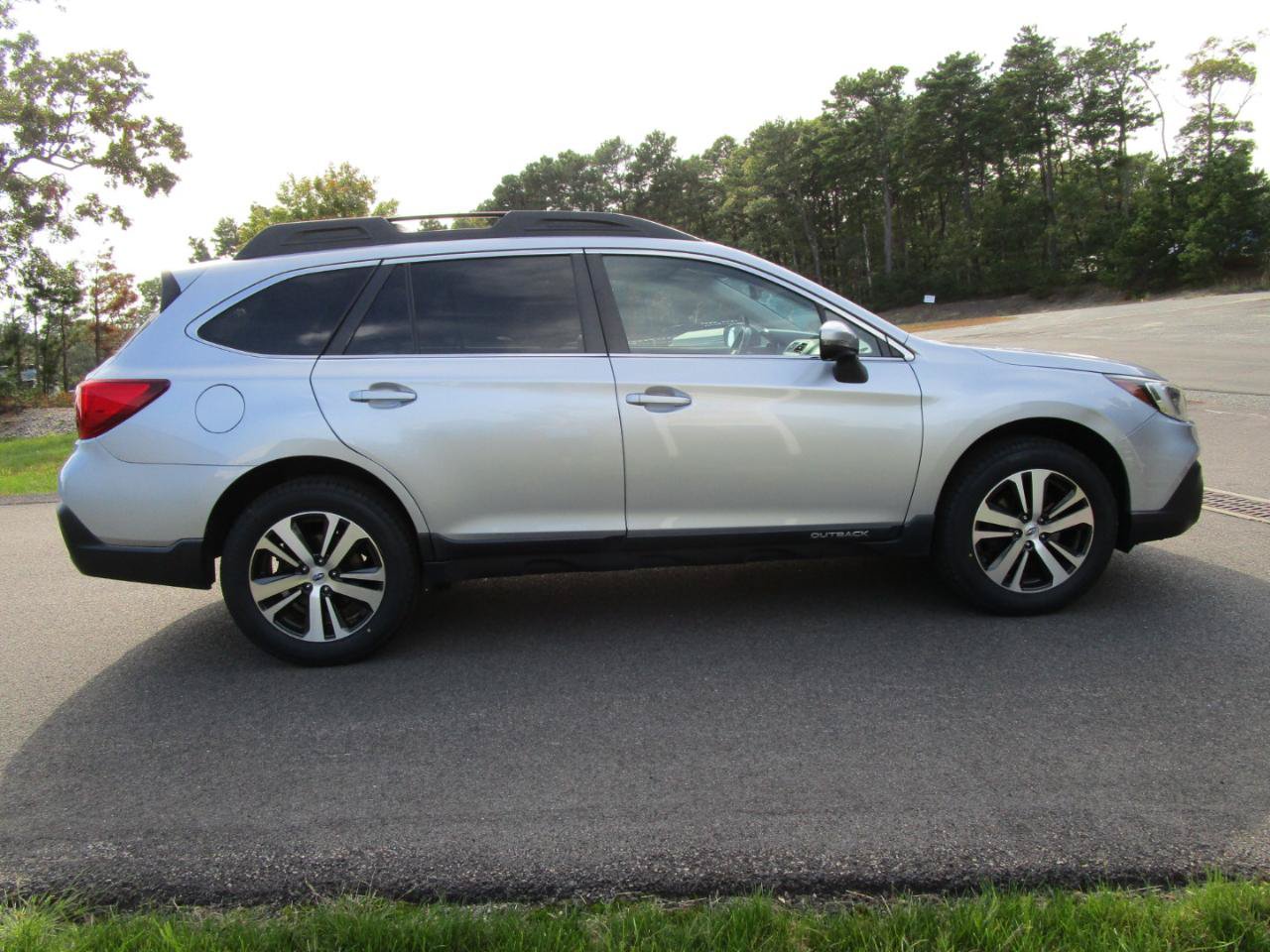 Used 2019 Subaru Outback 2.5i Limited AWD/4WD image 5