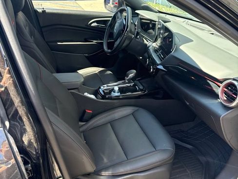 Used 2024 Chevrolet Trax RS w/ Sunroof Package FWD image 5