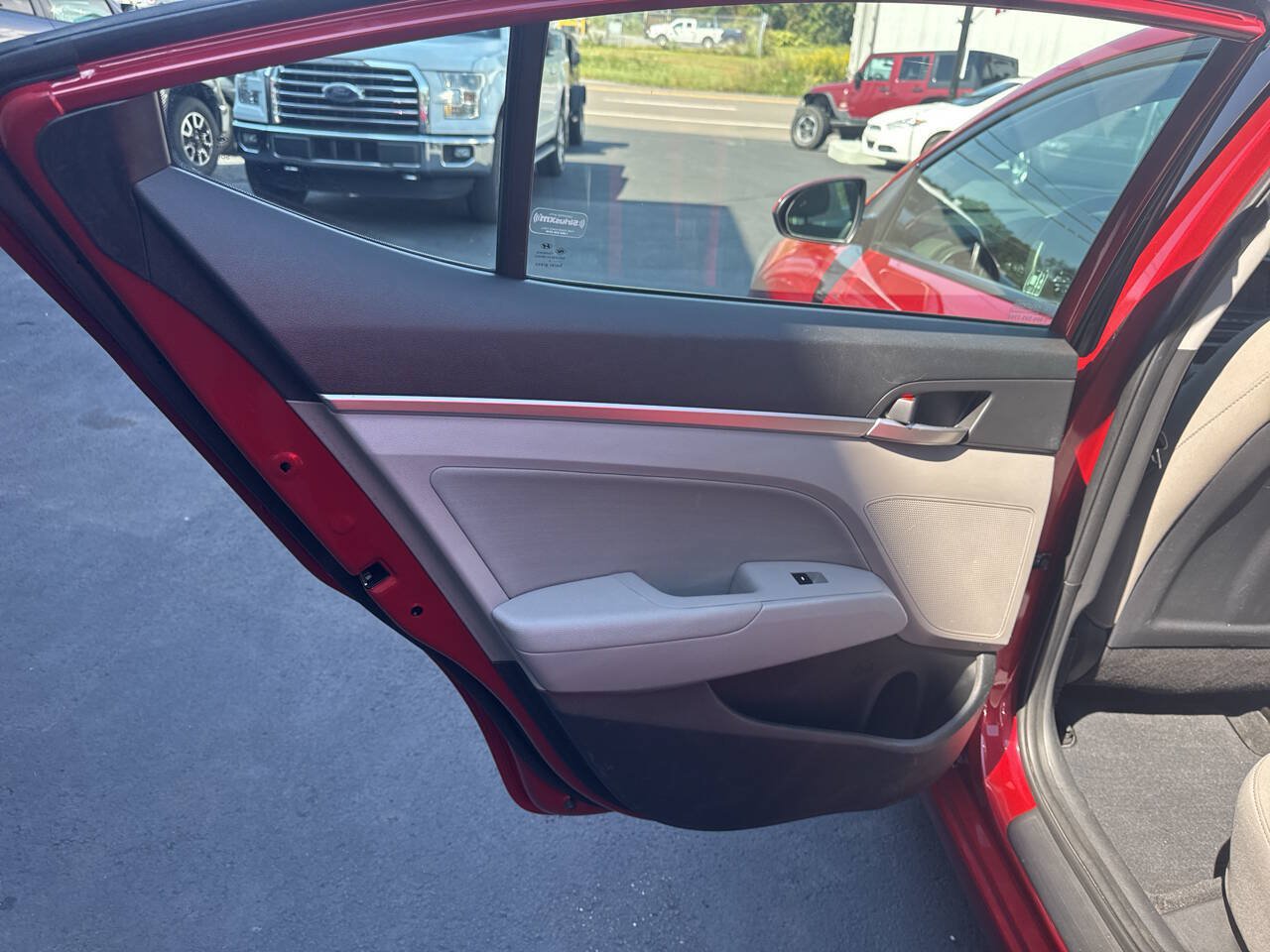 Used 2019 Hyundai Elantra SEL FWD image 17