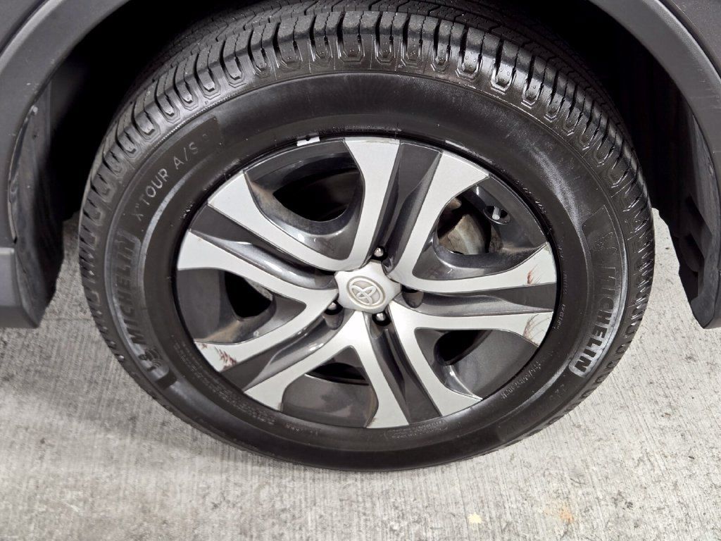 Used 2018 Toyota RAV4 LE w/ Carpet Mat Package FWD image 10