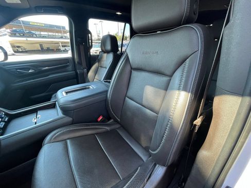 Used 2021 GMC Yukon Denali w/ Denali Premium Package AWD/4WD image 40