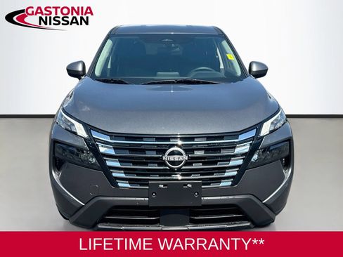 Used 2025 Nissan Rogue SV AWD/4WD image 2