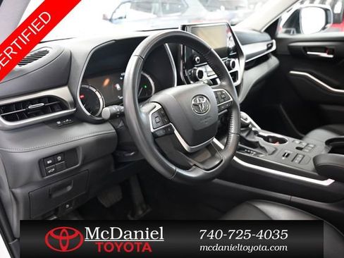 Certified 2025 Toyota Highlander XLE image 23
