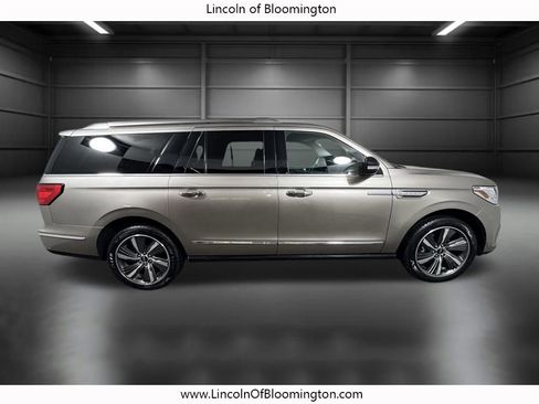 Used 2019 Lincoln Navigator L Reserve image 7