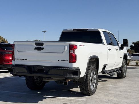 Used 2022 Chevrolet Silverado 2500 Custom w/ Custom Value Package image 4