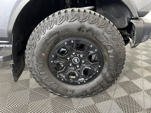 Used 2023 Ford Bronco Wildtrak image 5