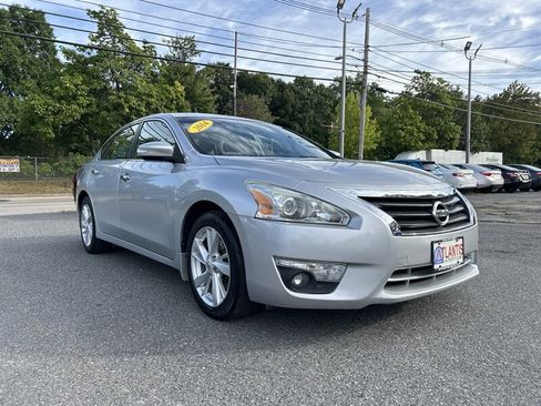 Used 2014 Nissan Altima 2.5 SV w/ Convenience Package FWD image 3