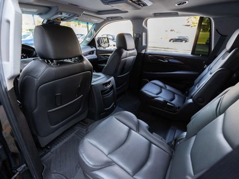 Used 2019 Cadillac Escalade Premium Luxury w/ Escalade Sport Edition AWD/4WD image 30