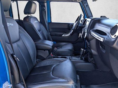 Used 2014 Jeep Wrangler Unlimited Sahara AWD/4WD image 27