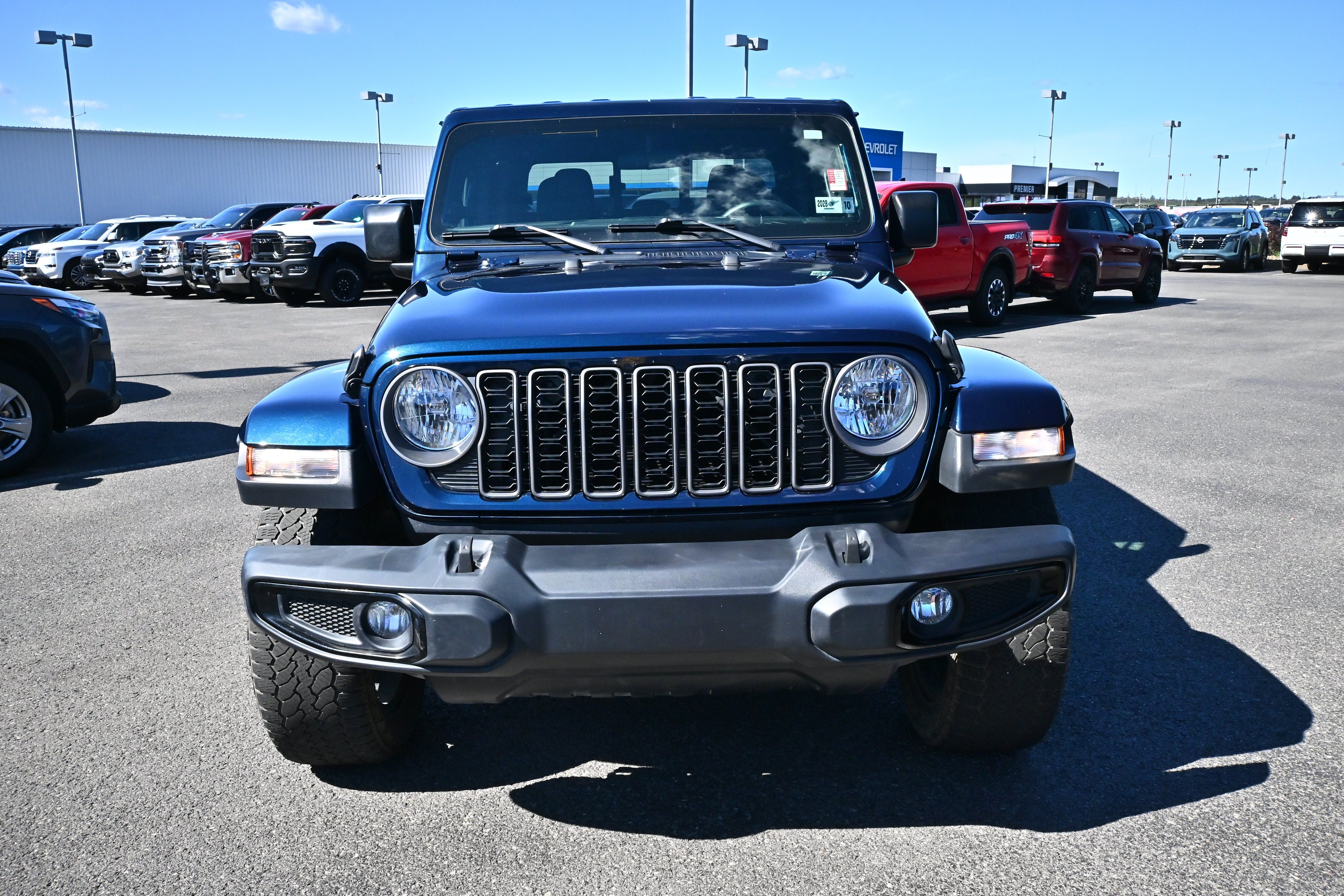Used 2025 Jeep Gladiator Sport AWD/4WD image 3