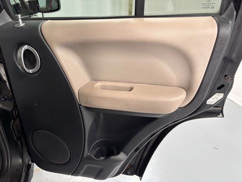 Used 2004 Jeep Liberty Limited w/ 17" Chrome Wheel & Tire Group image 27