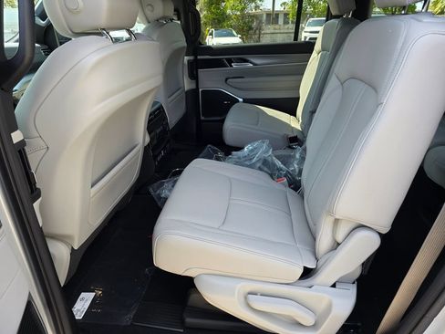 New 2026 Jeep Grand Wagoneer 4WD image 32