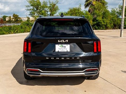 Used 2022 Kia Sorento SX image 2