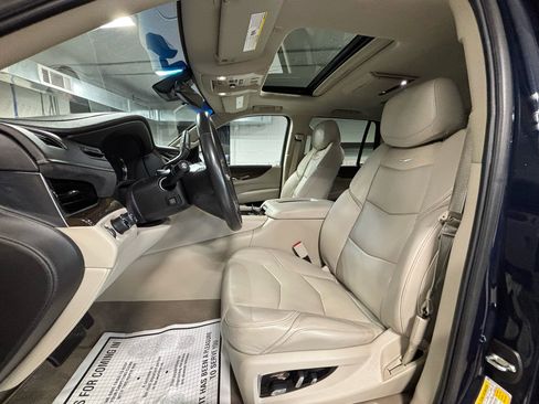 Used 2020 Cadillac Escalade Premium Luxury image 27
