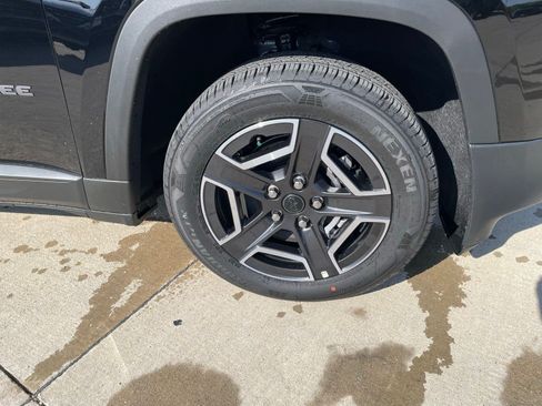 New 2026 Jeep Cherokee Laredo AWD/4WD image 10