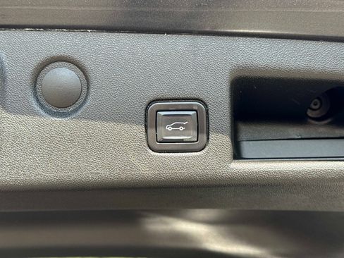 Used 2022 Chevrolet Equinox LT w/ Driver Convenience Package FWD image 13