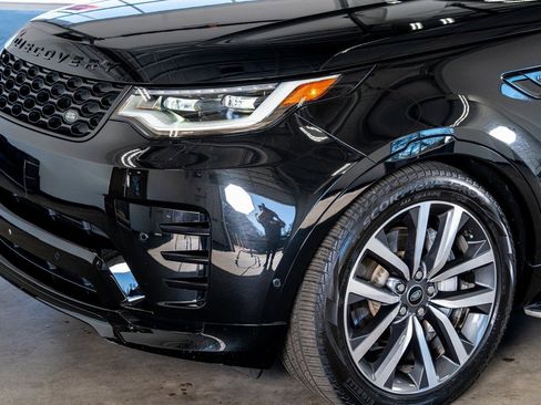 Used 2024 Land Rover Discovery Dynamic SE image 12