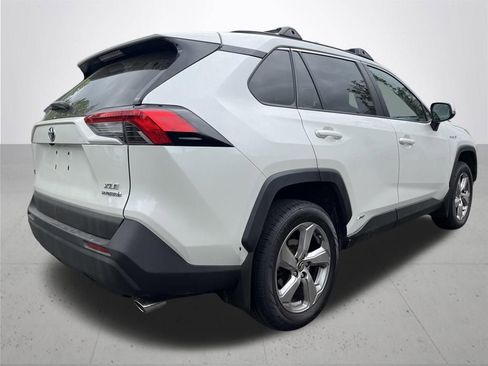 Used 2021 Toyota RAV4 XLE Premium AWD/4WD image 4