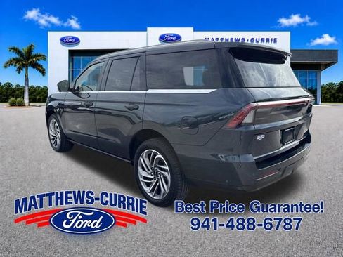 Used 2025 Lincoln Navigator Reserve AWD/4WD image 6