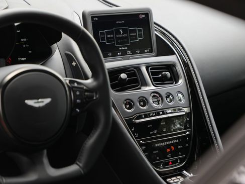 Used 2023 Aston Martin DBS Coupe RWD image 38