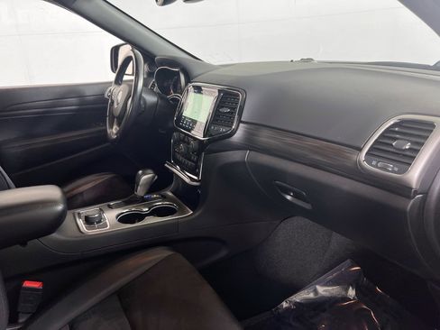 Used 2022 Jeep Grand Cherokee Laredo X image 28