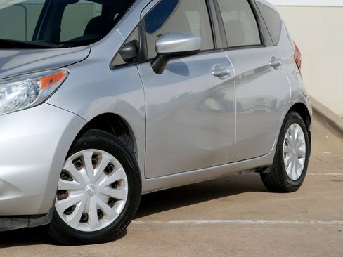 Used 2015 Nissan Versa Note SV FWD image 22