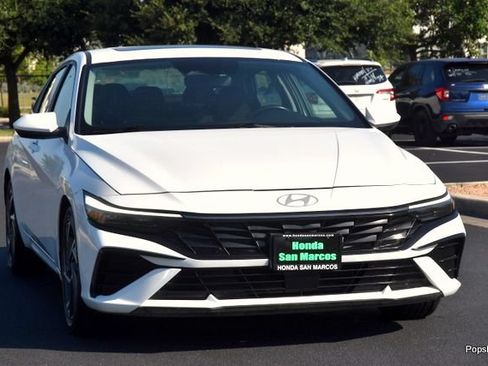 Used 2025 Hyundai Elantra SEL FWD image 2