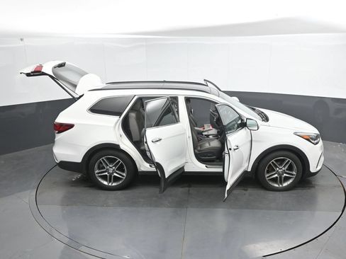 Used 2017 Hyundai Santa Fe AWD image 48