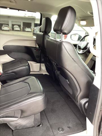 Used 2024 Chrysler Pacifica Touring-L FWD image 18