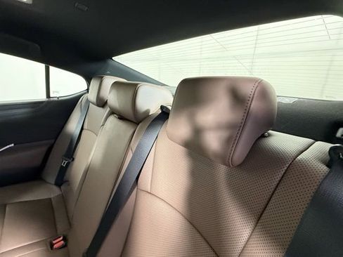 Used 2025 Lexus ES 300h w/ Premium Package image 30