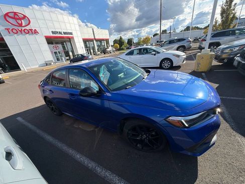 Used 2023 Honda Civic Sport image 3