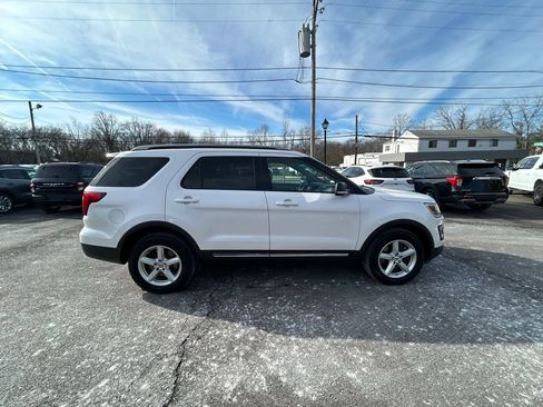 Certified 2017 Ford Explorer XLT w/ Equipment Group 202A image 4