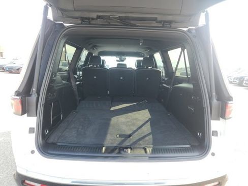 Used 2024 Jeep Wagoneer L Series II w/ Flexible Seating Group AWD/4WD image 19
