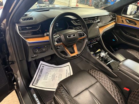 Used 2022 Jeep Grand Cherokee Summit AWD/4WD image 52