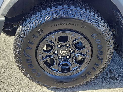 Used 2023 Ford Bronco Wildtrak image 7