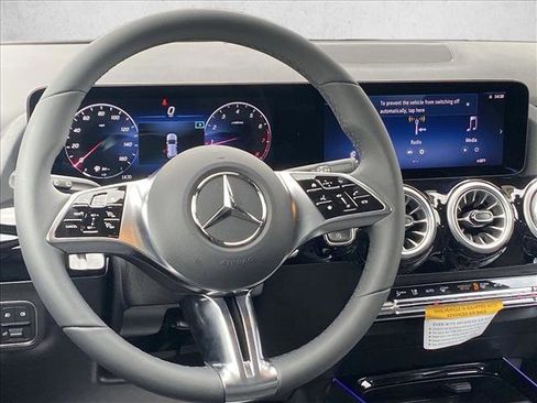 Certified 2025 Mercedes-Benz GLA 250 image 17