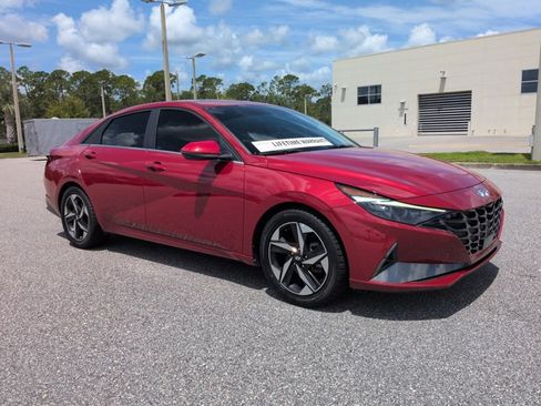 Used 2022 Hyundai Elantra Limited FWD image 3