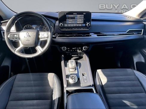 Used 2022 Mitsubishi Outlander SE AWD/4WD image 16