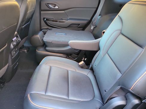 Used 2022 GMC Acadia AT4 w/ Technology Package image 19