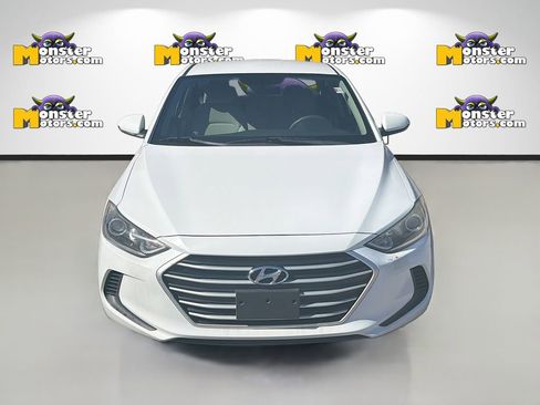 Used 2017 Hyundai Elantra SE image 2