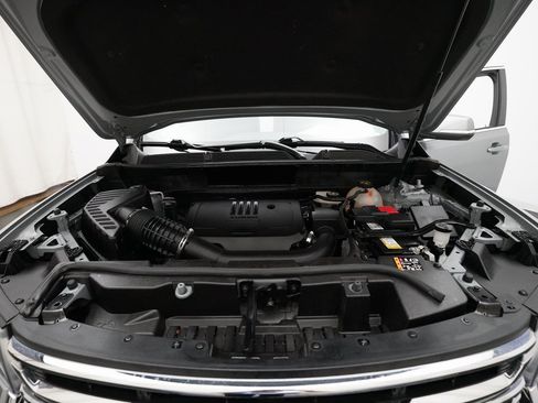 Certified 2023 GMC Acadia SLE w/ Driver Convenience Package image 3