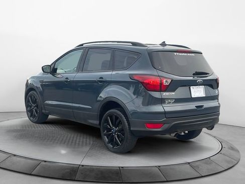 Used 2019 Ford Escape SE image 3