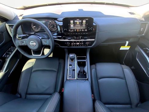 New 2025 Nissan Pathfinder SL image 7