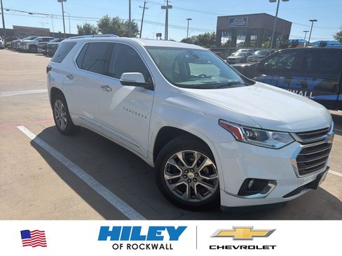 Used 2019 Chevrolet Traverse Premier w/ Driver Confidence II Package FWD image 1