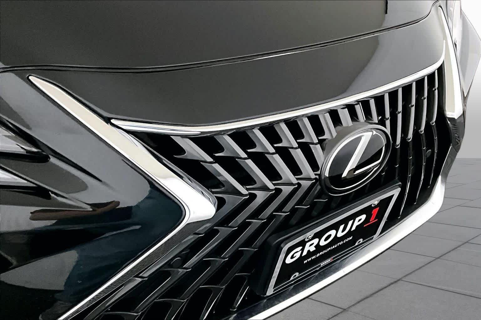 Used 2025 Lexus ES 300h w/ Premium Package FWD image 29